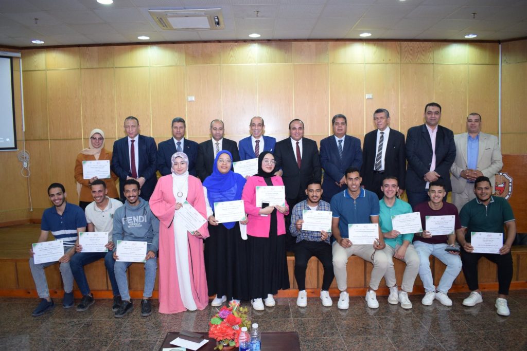 المؤتمر الدولي البيئي الثالث بجامعة سوهاج يبدأ فعاليات الجلسات العلمية ويناقش أكثر من 30 ورقة عمل*