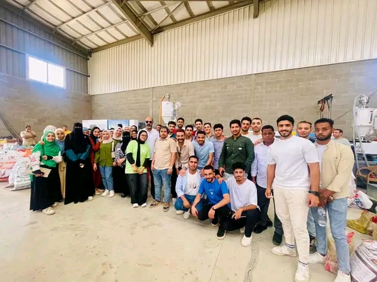 في إطار الربط بين الدراسة النظرية والتدريب العمل زيارة علمية لطلاب “التكنولوجيا والتعليم بسوهاج” لاحدي مصانع البلاستيك