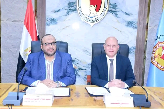 جامعة سوهاج تتعاون مع شركة المياه والصرف الصحي في مجال التوعية وإجراء الأبحاث العلمية في مجال تنقية المياه