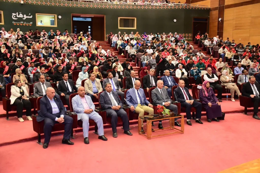 جامعة سوهاج تبدأ في تنفيذ خطة متكاملة للتحول إلى “جامعة خضراء”و توظيف التكنولوجيا الحديثة في رصد المشكلات البيئية، و إنشاء كيان مؤسسي متخصص داخل الجامعة يُعنى بالاستدامة البيئية